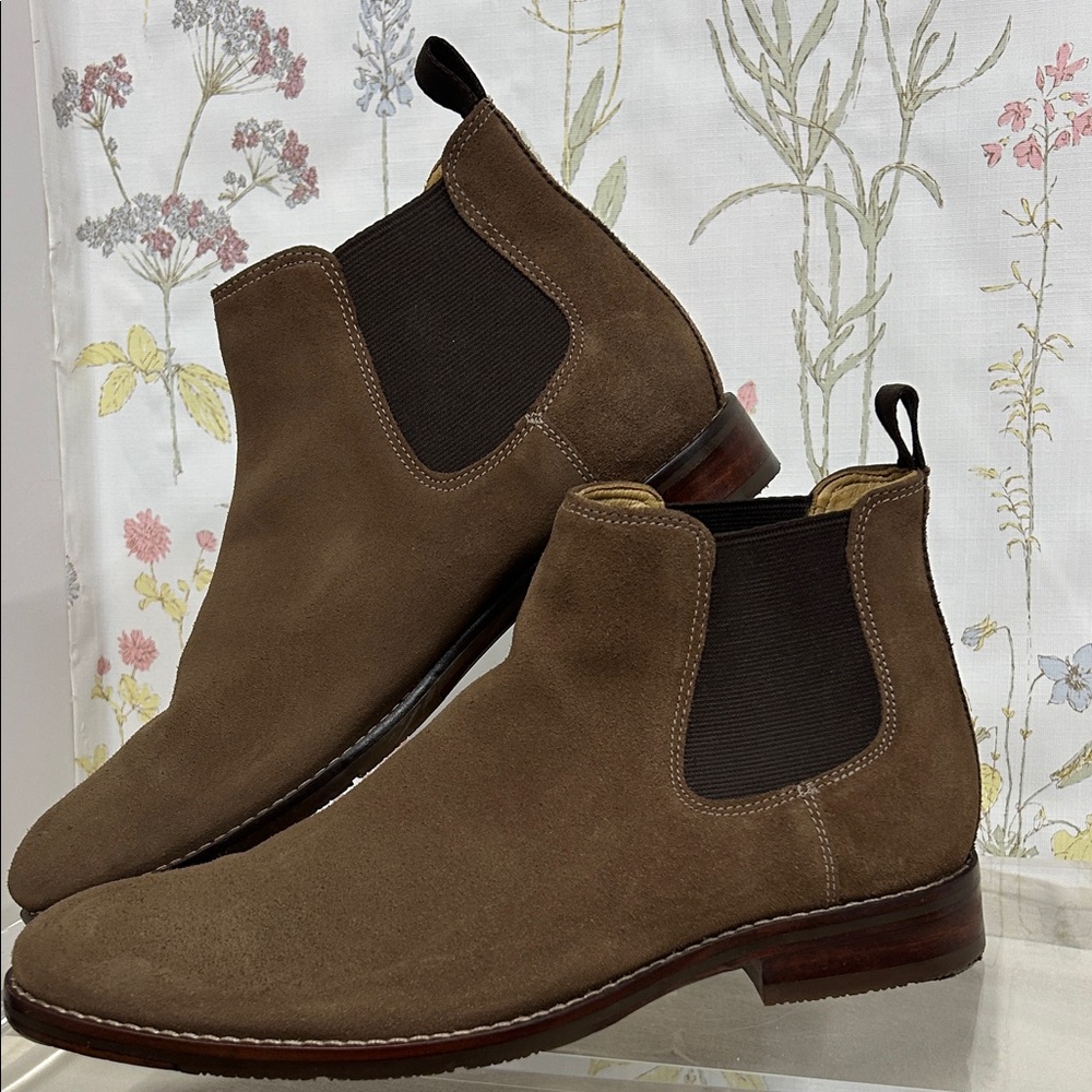 Johnston & Murphy Tan Suede Chelsea Boots